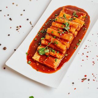 Тофу қосылған токпокки/Токпокки с тофу