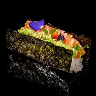 Te1. Temakizushi salmon un pezzo