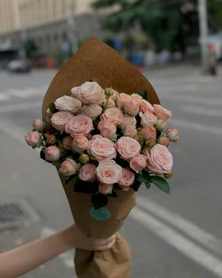 ვარდისფერი სპრეი ვარდები