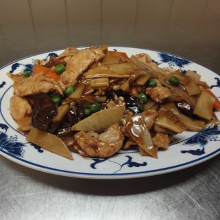 Piletina s bambusom i kineskim gljivama