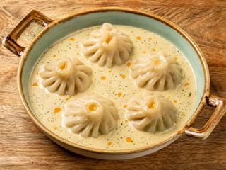 ხინკალი ნაღებისა და პილპილის სოუსით / Khinkali with Creamy Pepper Sauce
