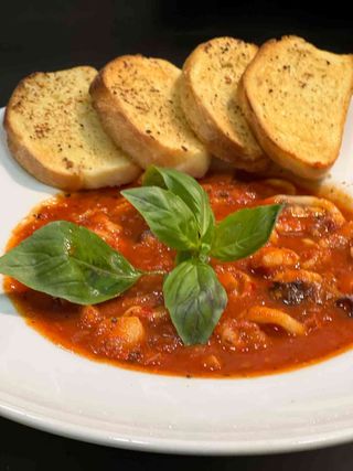 Fructe de Mare in sos Rosu