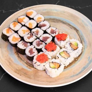 COMBO 9-maki y uramaki misto