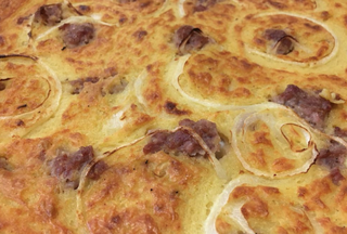 Fainè con Salsiccia e Cipolla grande