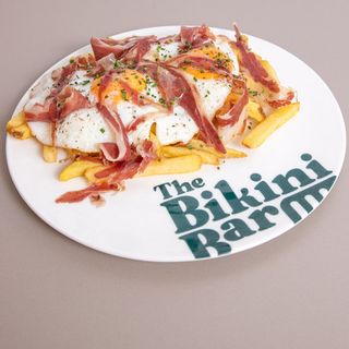 Huevos Con Patatas Fritas Y Jamón Ibérico