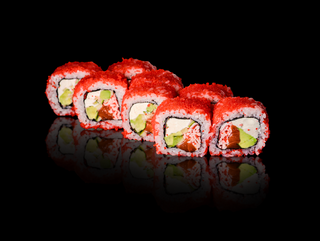 Філадельфія з лососем та авокадо в ікрі