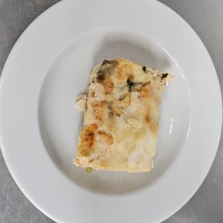 Lasagna con gamberetti, salmone e zucchine