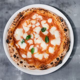 0. Tomate, mozzarella y albahaca