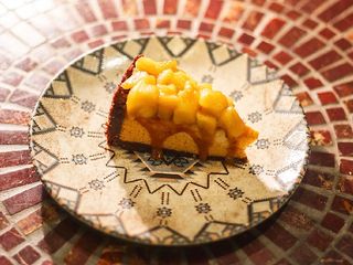 Чизкейк з яблуком та солоною карамеллю (200г)