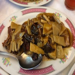 Pato con Bambú y Setas Chinas