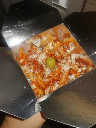 8.KOMBO Pasta Bolognese