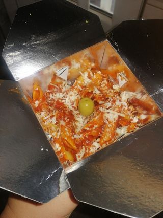 8.KOMBO Pasta Bolognese