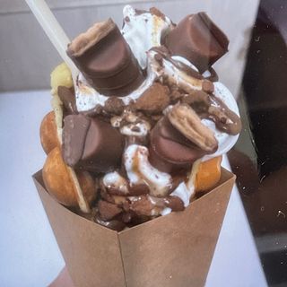 Bubble Waffle Kinder Bueno con Yogurt