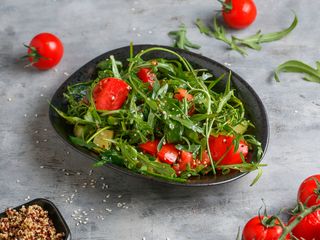 Ռուկոլայով և քինոայով  աղցան