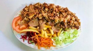 Döner Kebab En Plato Y Patatas Fritas