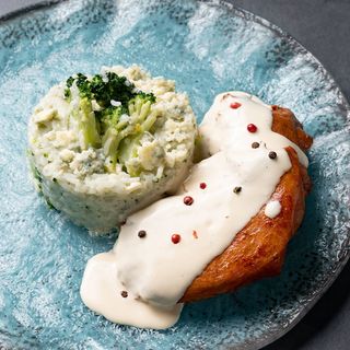 Piept de curcan cu orez si broccoli