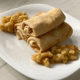 Naleśniki z jabłkami i cynamonem (2 szt)