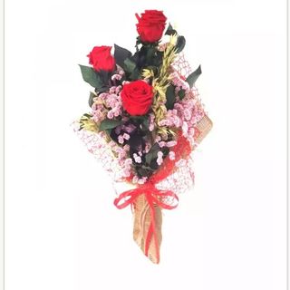 3 rose rosse gambo medio