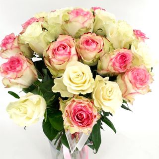 Buquê de Rosas Brancas e Cor de Rosa