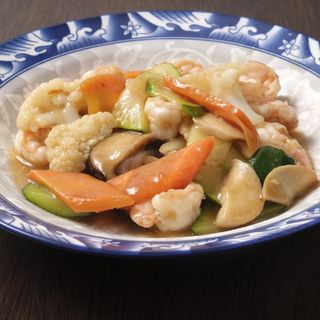 86. Gamberi con verdure