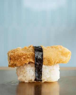 S95. Nigiri tofu croccante-2 pezzi