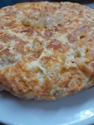 Tortilla española con cebolla de 8 raciones