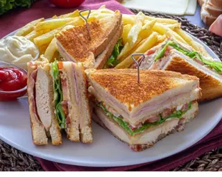 Sándwich triple 