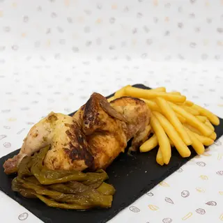 MEDIO Pollo Asado, Patatas Fritas y Pimientos fritos