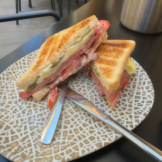 Sándwich de pastrami