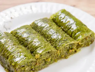Baklava Emre fistic sarma