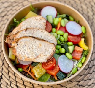 Piept de pui cu legume fresh