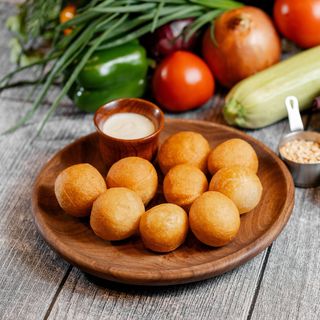 Бауырсаки с соусом Балкаймак