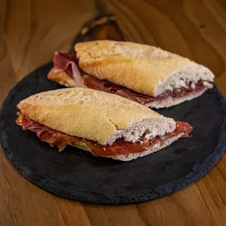 Bocadillo Campesino De Jamón Ibérico 100% Cortado A Mano