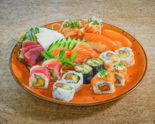 Sushi Sashimi Daisuki 20 peças