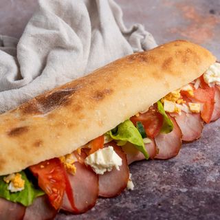 Sendvič sa svinjskom pečenicom