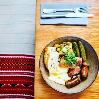 Carne si carnat la garnita