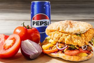 MENIU PITĂ ȘNIȚEL 450g  BĂUTURĂ