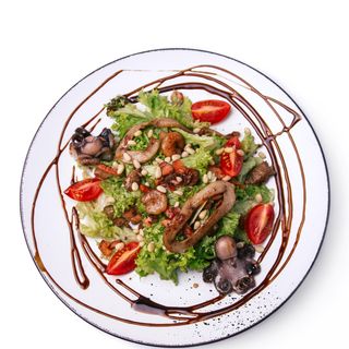Салат з морепродуктами під горіховим соусом (200г)