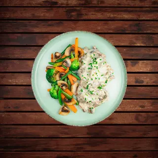Émincé De Bœuf, Sauce Champignon, Légumes De Saison