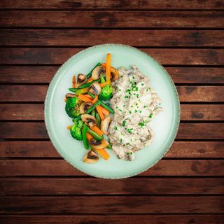 Émincé De Bœuf, Sauce Champignon, Légumes De Saison