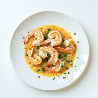 კრევეტები ნივრის სოუსში