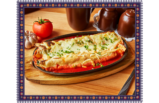 Naleśniki z grillowanym kurczakiem, pieczarkami i warzywami 2szt