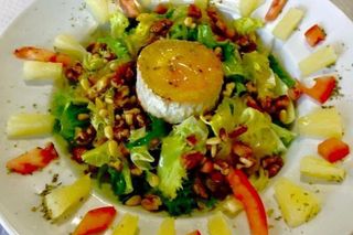 QUESO DE CABRA CON MERMELADA DE PIMIENTO