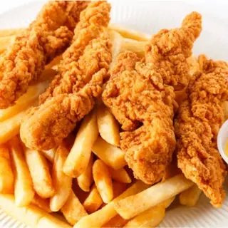 Menú tiras de pollo con patatas fritas y bebida