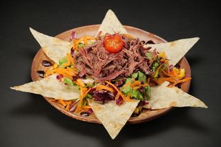 Salata s BBQ trganim mesom