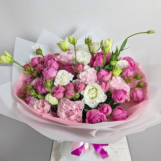 სპრეი ვარდები და ეუსტომა 3006