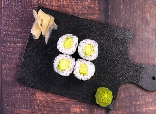 Хосомаки с авокадо (4бр-50гр)