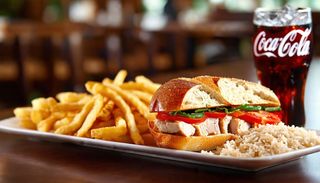 Sandwichs Poulet Fermier+ Frites + Riz + Coca 25 Cl Gratuit