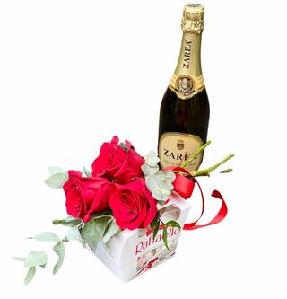 Trandafiri rosii, raffaello si sampanie