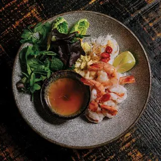 Bun Chà Camarão -A salada de noodles mais icónica de Hanói Um prato vietnamita aromático, repleto de ervas, com delicados vermicellis de arroz, vegetais em pickles crocantes e molho doce e picante.